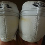 真っ白なスニーカーを洗ったら黄ばみが!原因や取り方を調査!お酢を使って実験!