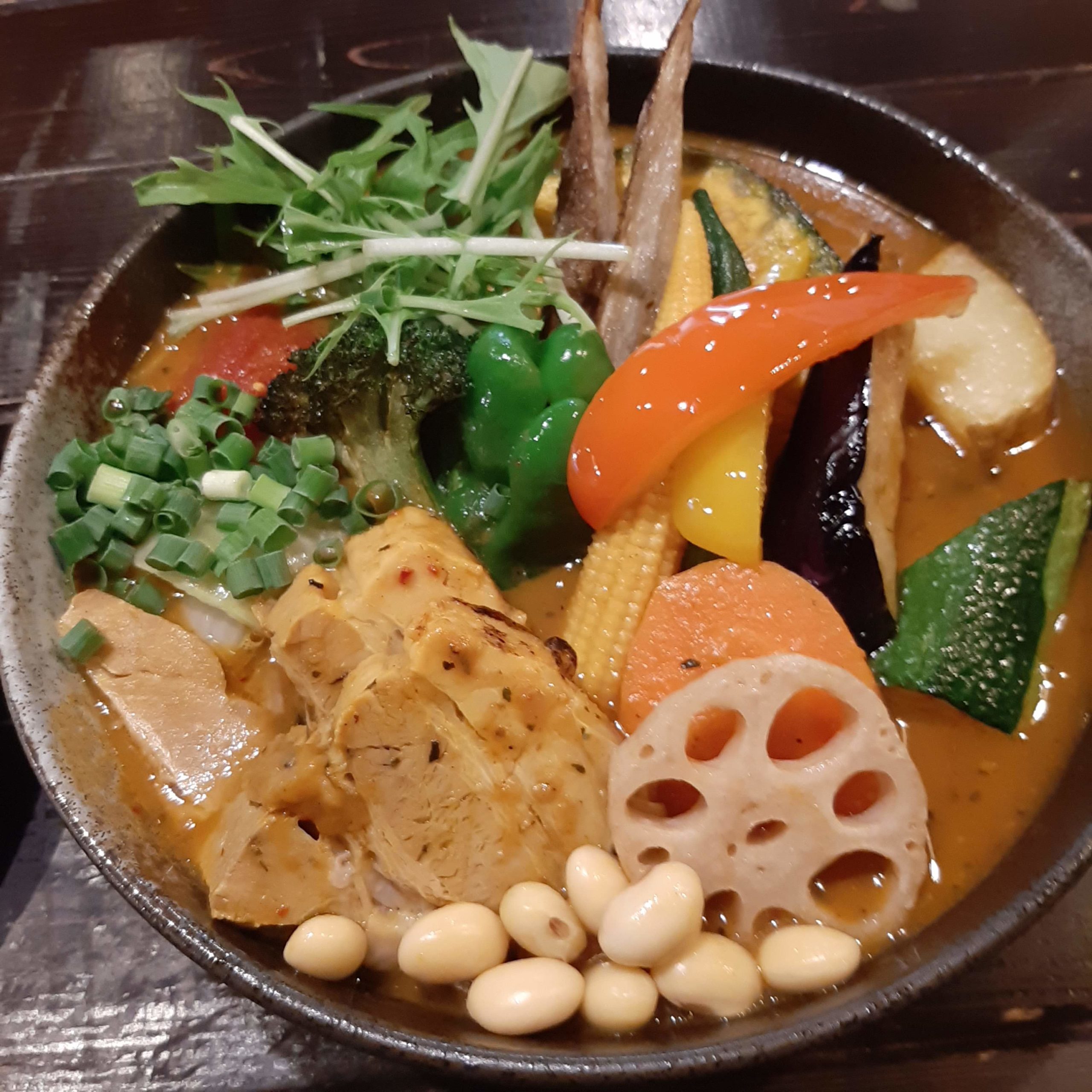 札幌路地裏スープカリィ侍サムライ(SAMURAI)北22条店の豚角煮と野菜