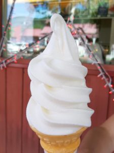 ニセコ高橋牧場ミルク工房のソフトクリーム(バニラ)